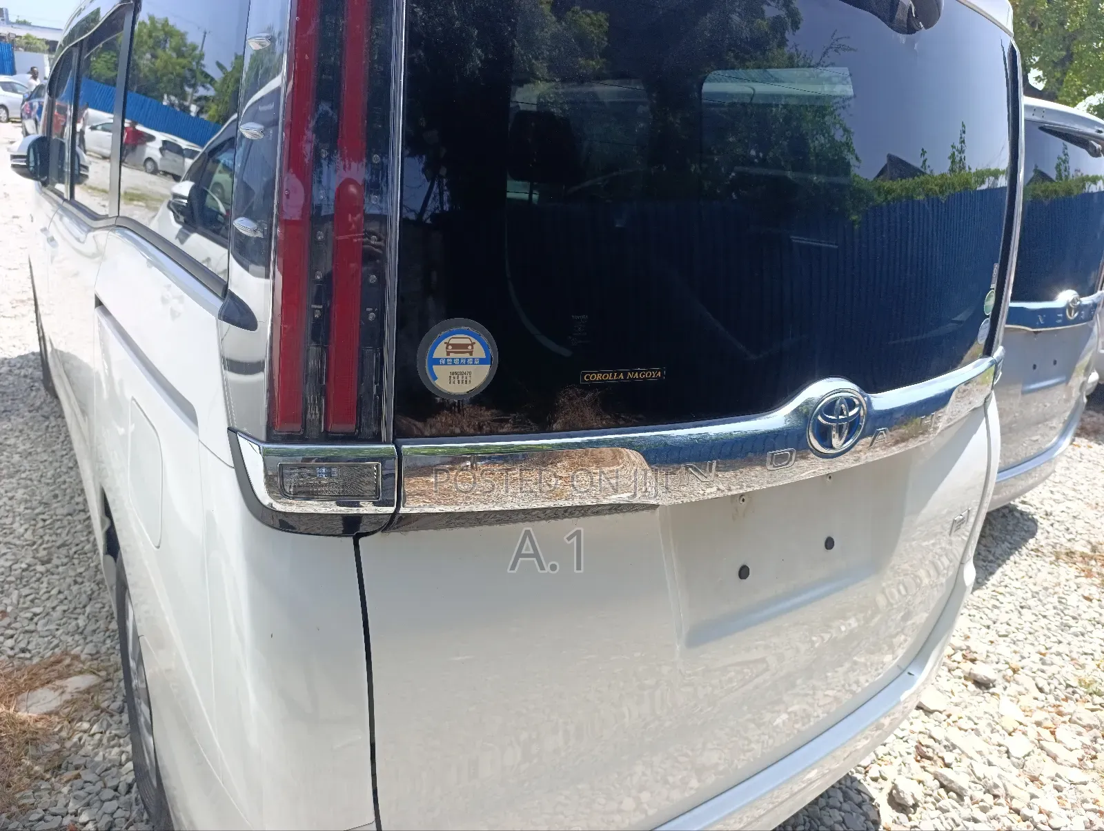 Toyota Noah 1.8 FWD Hybrid (7 seater) 2018 White
