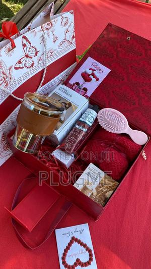 Hot Valentines Ladies Gift Set With Glass Tumbler