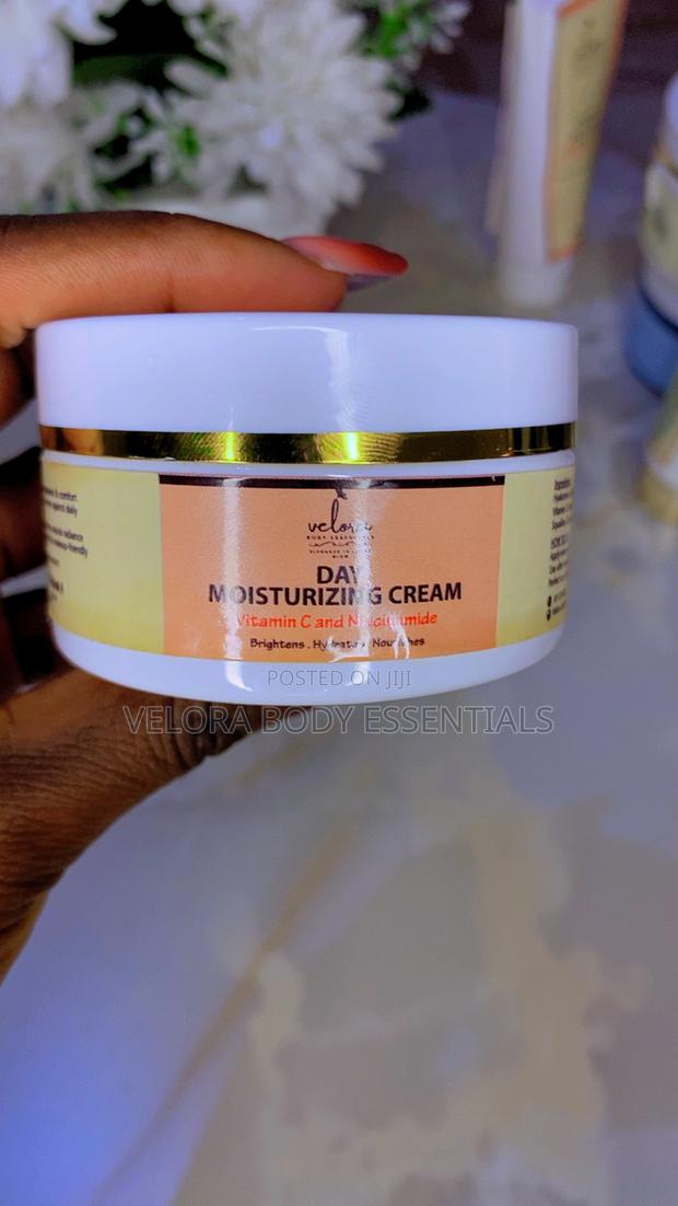 Velora Vitamin C + Niacinamide Day Face Cream for Bright Smooth Skin