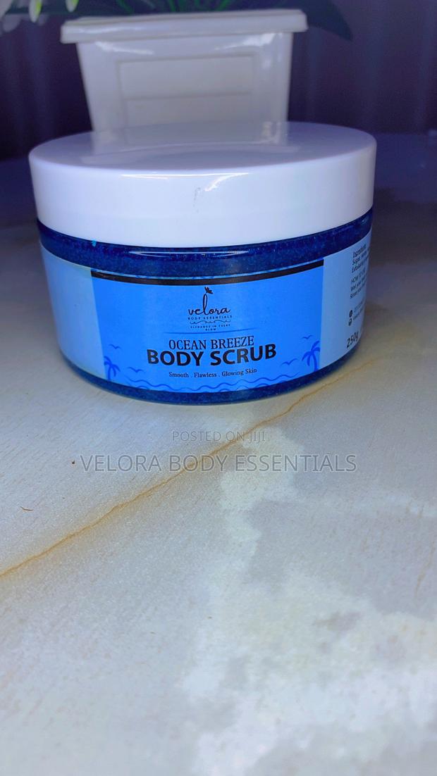 Velora Brightening Exfoliating Body Scrub for Soft Radiant Skin - thumbnail 3
