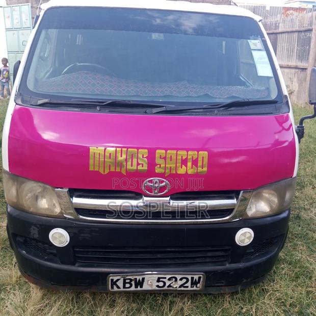 Toyota HiAce 2006 White - main view