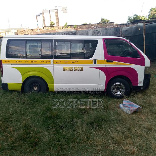 Toyota HiAce 2006 White - thumbnail 2