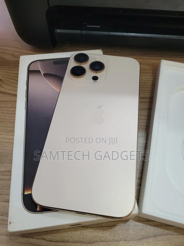 Apple iPhone 16 Pro Max 1 TB Gold - thumbnail 4