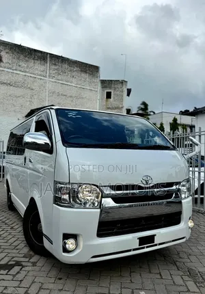 Toyota HiAce 2019 White