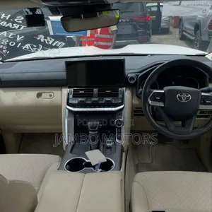 Toyota Land Cruiser LC300 2024 White