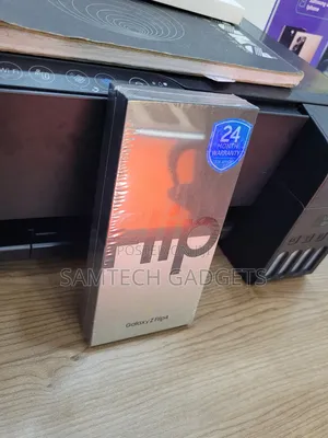 New Samsung Galaxy Z Flip4 256 GB Purple