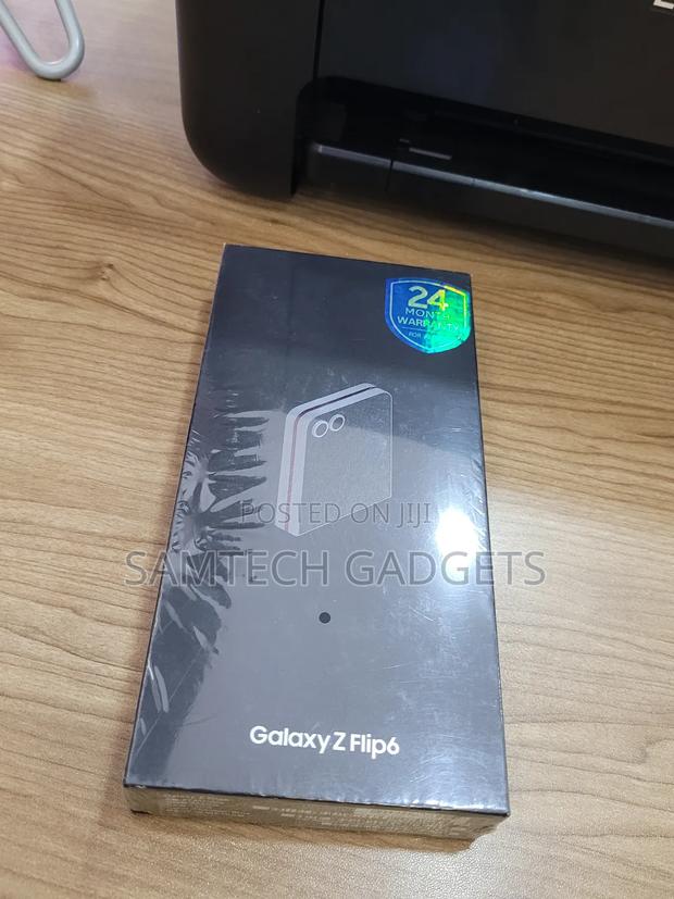 New Samsung Galaxy Z Flip6 256 GB Blue