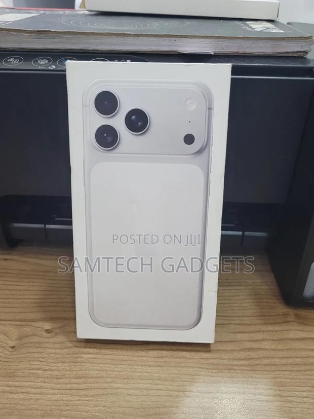 New Apple iPhone 17 Pro Max 256 GB Silver - thumbnail 3