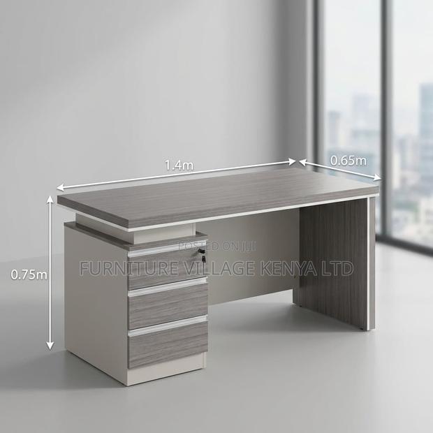 Office Desk; 1400mm Modern Executive Office Desk - thumbnail 2