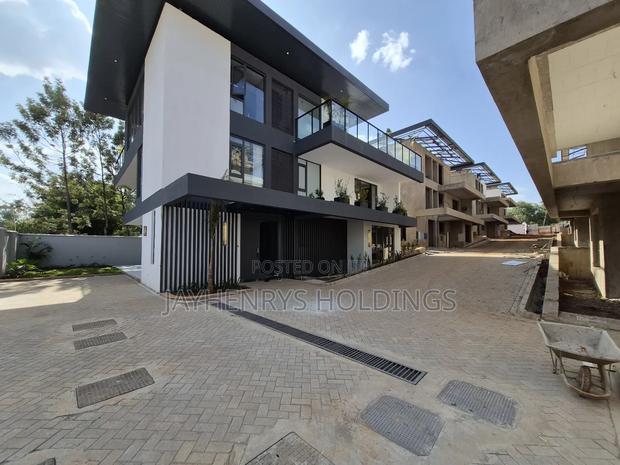 5bdrm House in Lavington for sale - main view