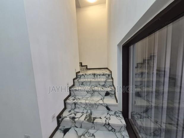 5bdrm House in Lavington for sale - thumbnail 9