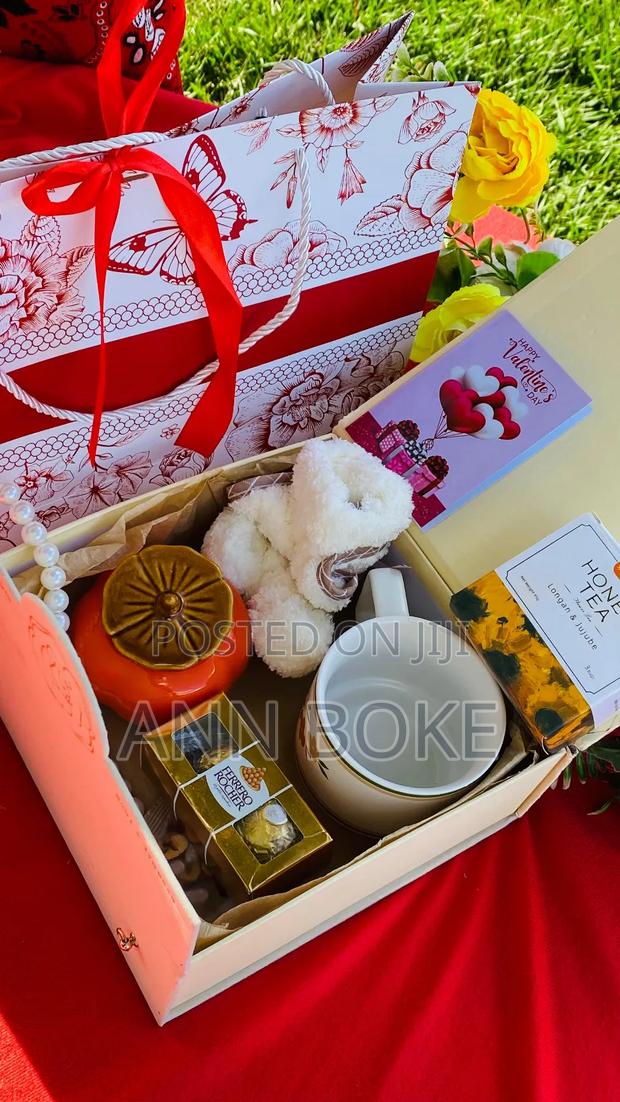 Jewellery Tin /Sugar Dish 
Bear Towel(Towel Shaped Like a Doll)
