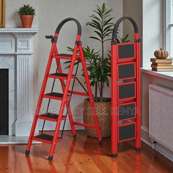 Lightweight Foldable Aluminum Nonslip Surface 5 Step Ladder Stepladder - main view