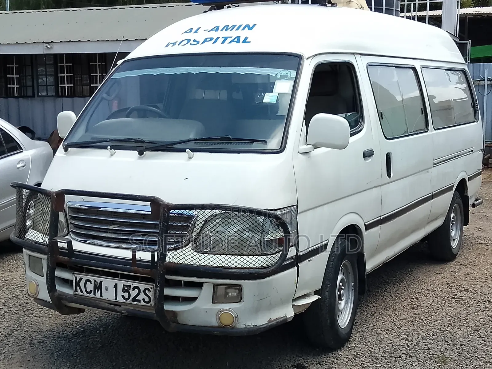 Bus 2010 White