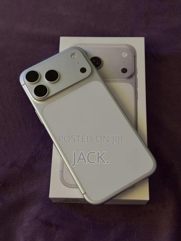 New Apple iPhone 17 Pro Max 1 TB Silver - main view