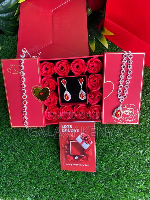 Lady Necklace Gift Set - main view