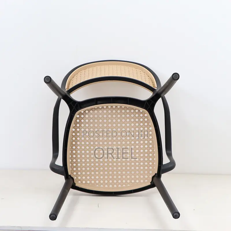 Modern Plastic Chair : Crossby Plastic Chair