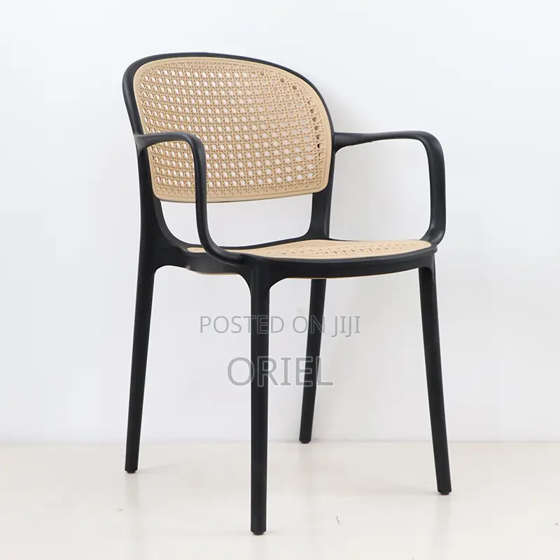 Modern Plastic Chair : Crossby Plastic Chair