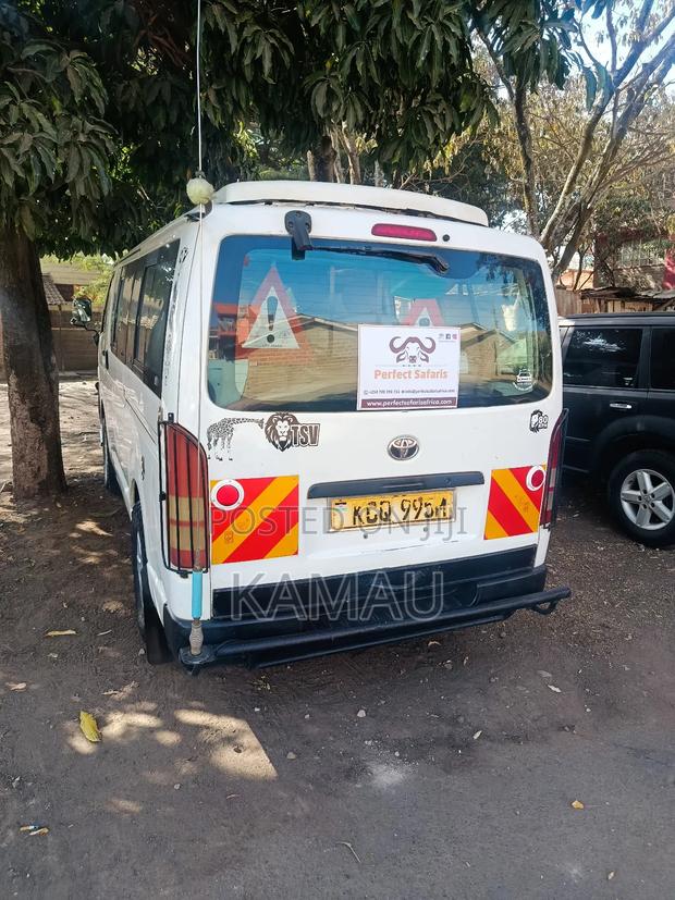 Toyota HiAce 2012 White - thumbnail 3