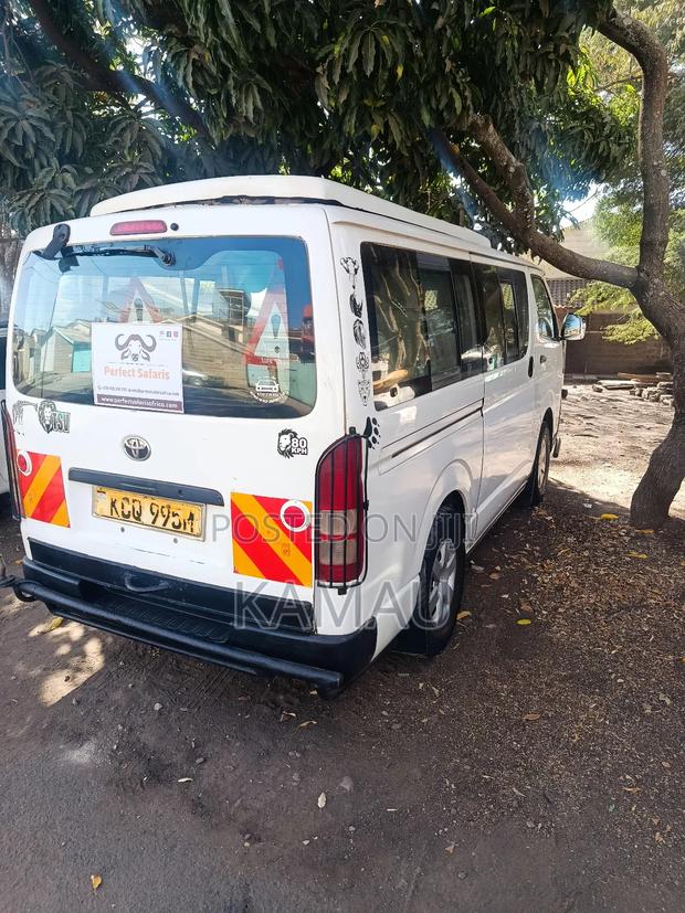 Toyota HiAce 2012 White - thumbnail 5