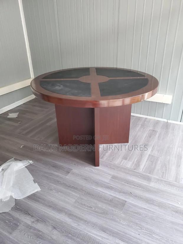 Modern Round Boardroom Meeting Table With Black Inlay Top