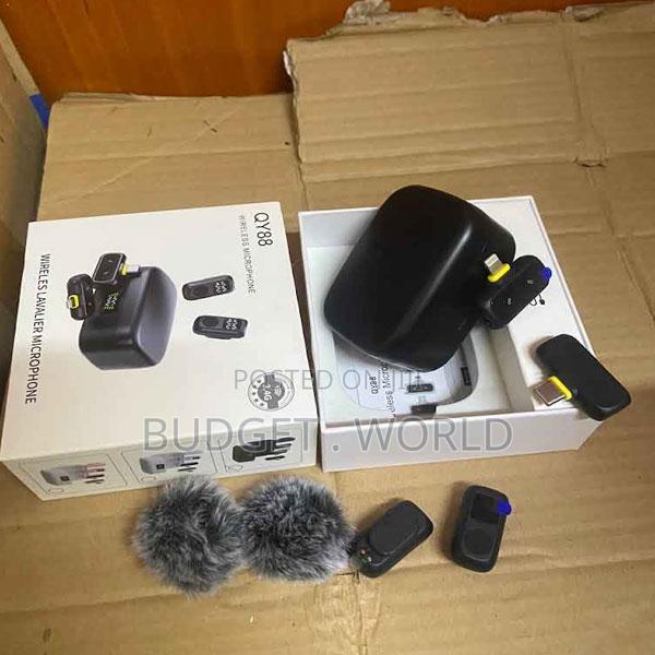 Qy88 Clear Sound Wireless Mic With Charging Box