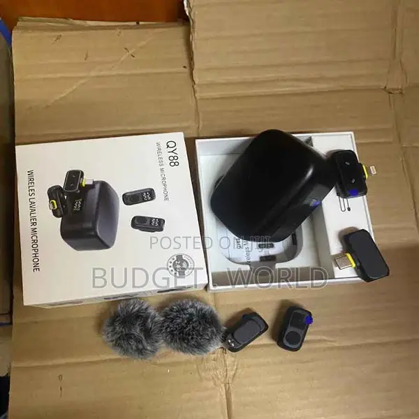 Qy88 Dual Receiver Wireless Lavalier Mic Set