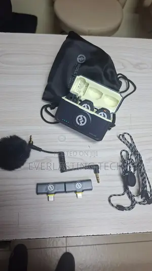 Hollyland Lark M2 Duo 2-Person Wireless Combo Microphone