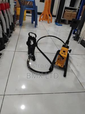 Industrial 700 Bar Hydraulic Cable Lug Crimper With Foot Operated Pump - thumbnail 2