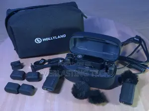 Hollyland Lark Max 2 Combo 4-Person Wireless Microphone