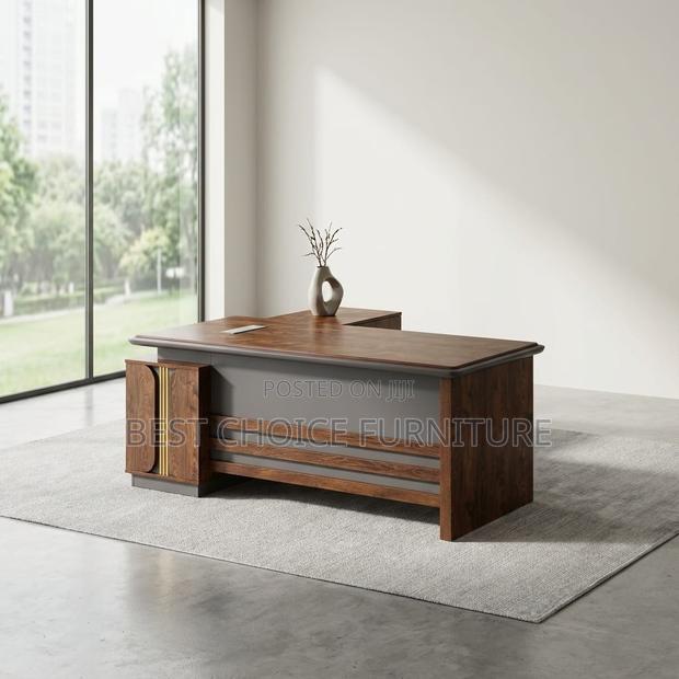 Office Desk; Sleek 1600mm Desk Perfect for Executive Offices - thumbnail 2