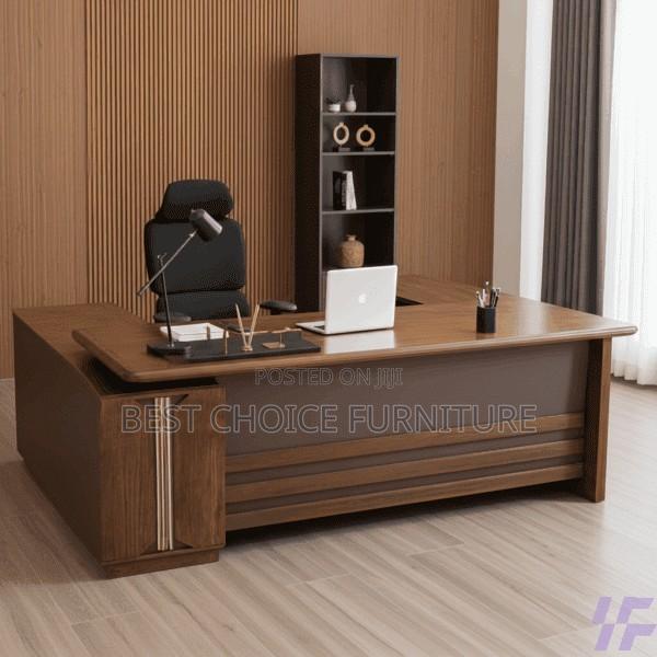 Office Desk; Sleek 1600mm Desk Perfect for Executive Offices - thumbnail 7