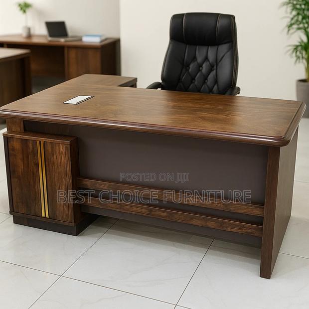 Office Desk; Sleek 1600mm Desk Perfect for Executive Offices - thumbnail 13