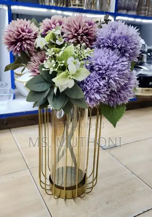 Decorative Golden Glass Flower Vase With a Metalic Stand