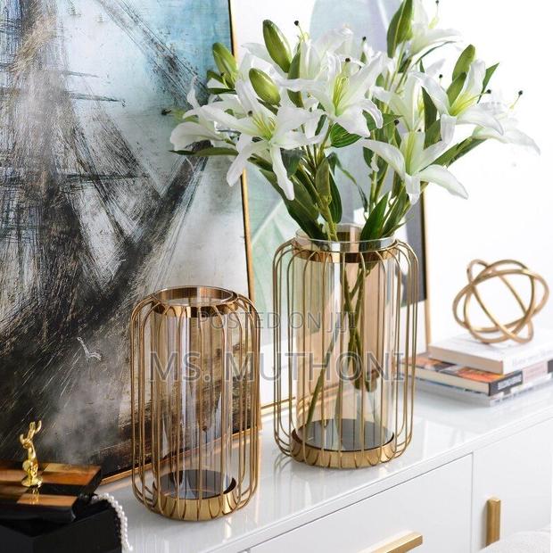 Decorative Golden Glass Flower Vase With a Metalic Stand