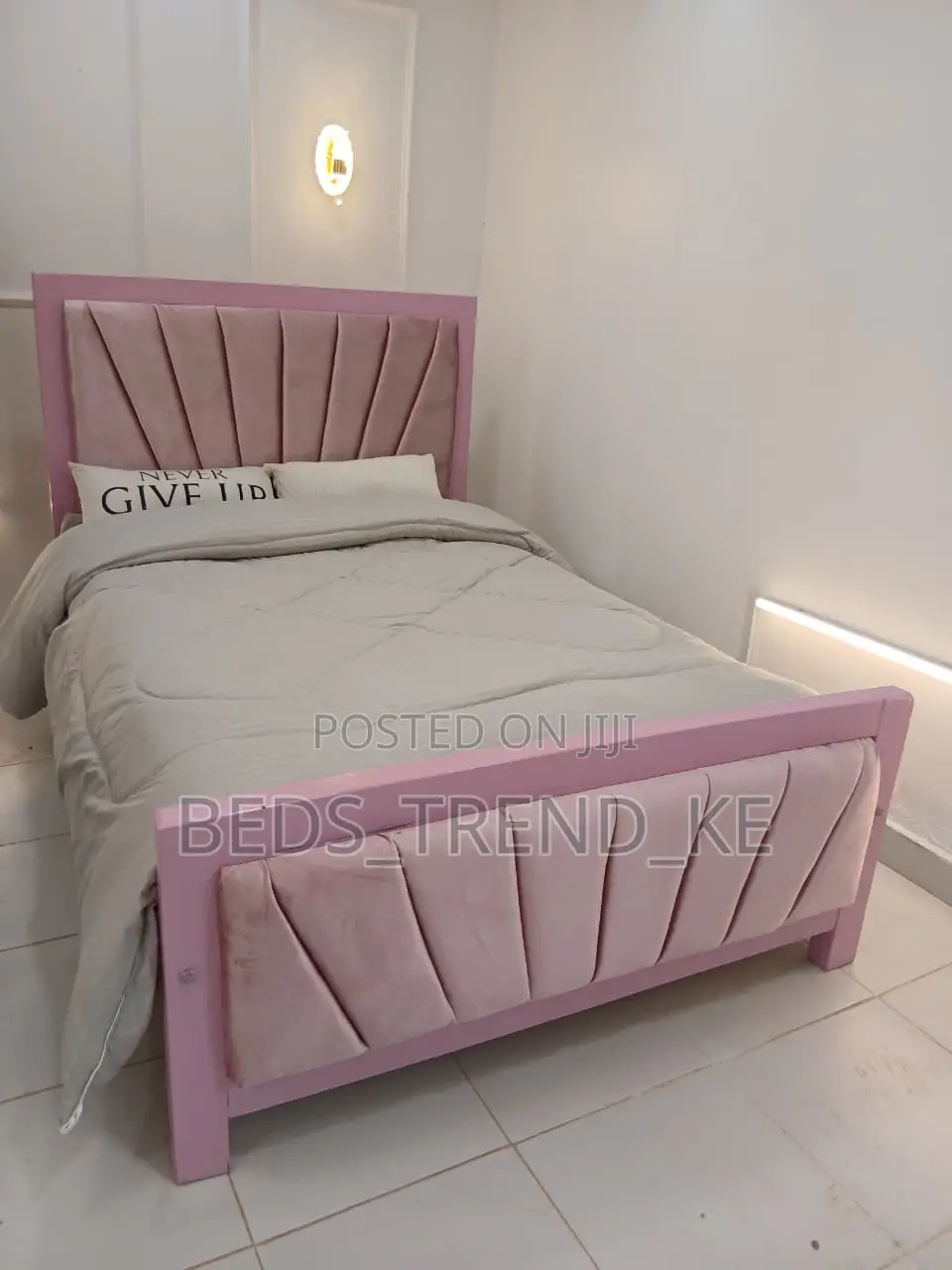 Uniformed 5 by 6 Classy Mocket Bed