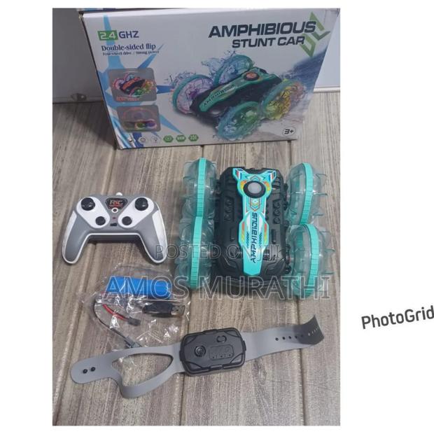 Amphibious Stunt Car - main view