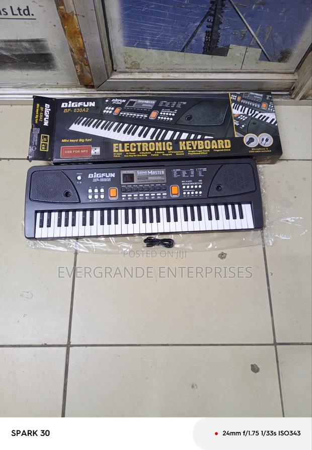 Keyboards/Piano 61 Key Keyboard
