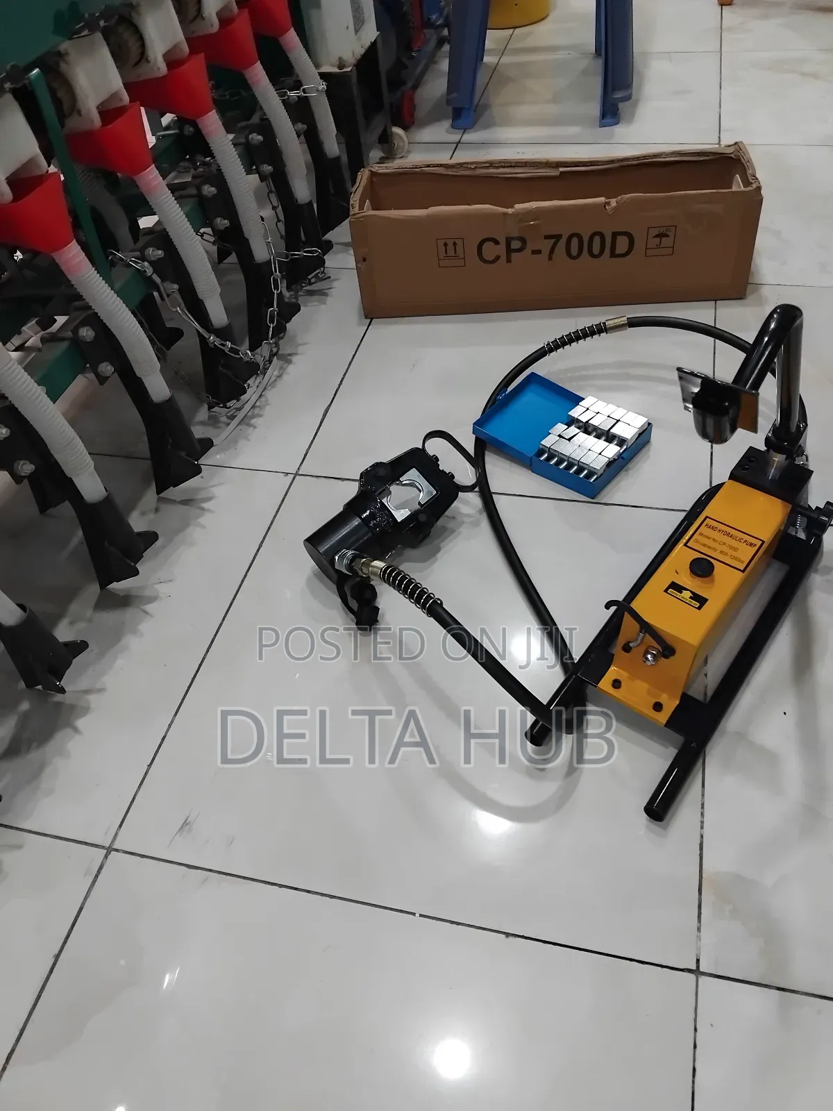 Durable Portable Hydraulic Lug Crimper for Electrical Work