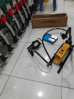 Durable Portable Hydraulic Lug Crimper for Electrical Work