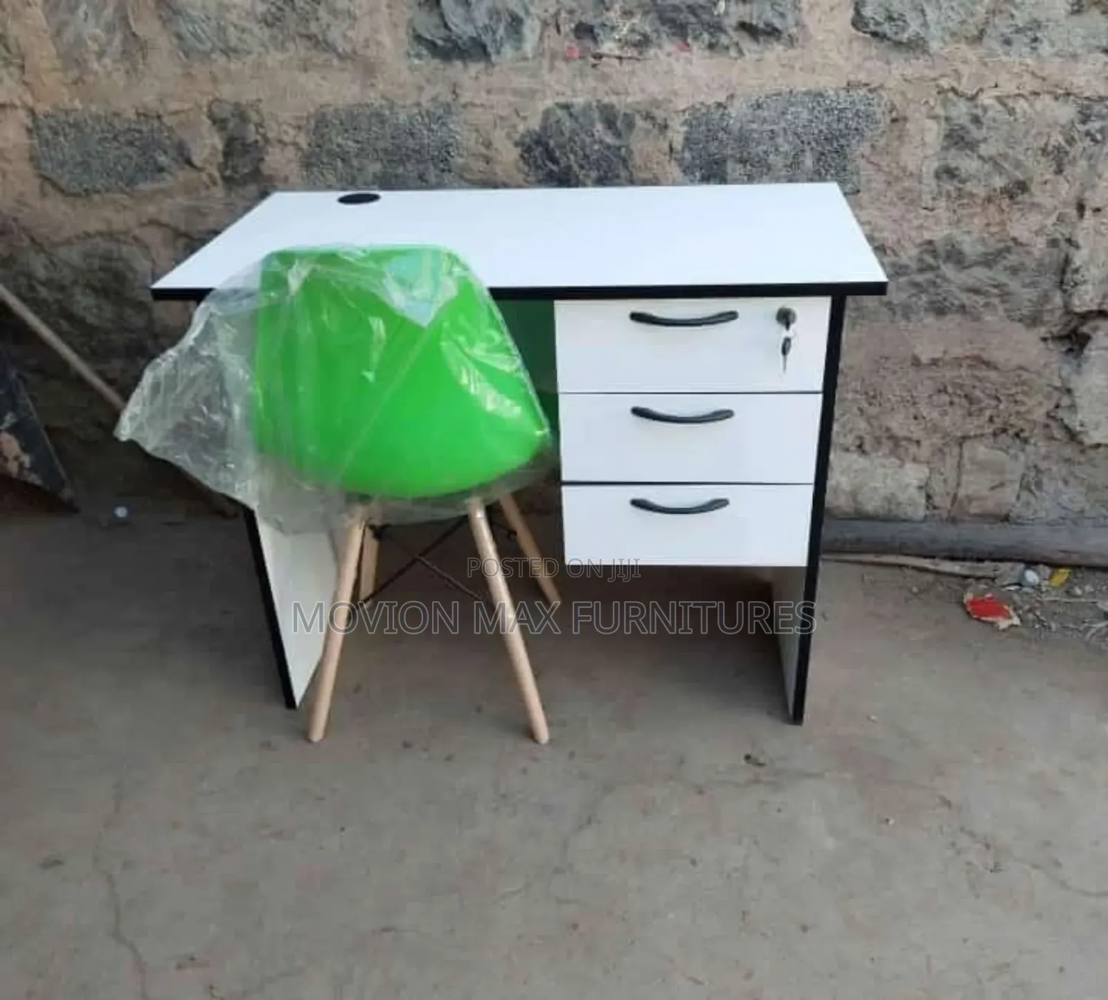 Green Ottoman Chair+Table