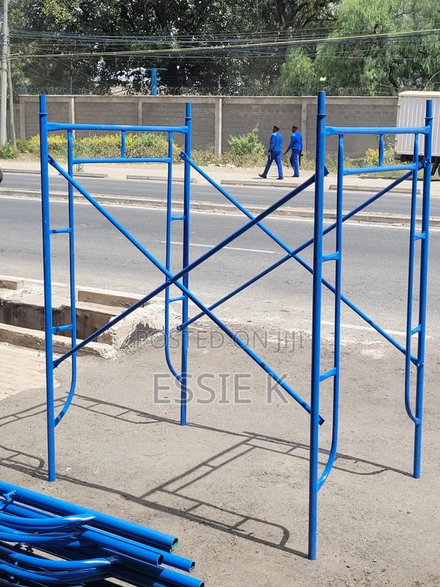 Rust Resistant Safety Scaffolding Ladders - thumbnail 2