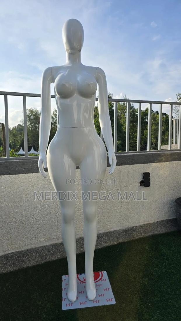 White Fibre Glass Lady
Mannequin, Mannequins, Female Mannequin