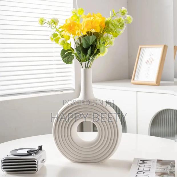 *Decorative Modern Round Elegant White Ceramic Vase*= - main view