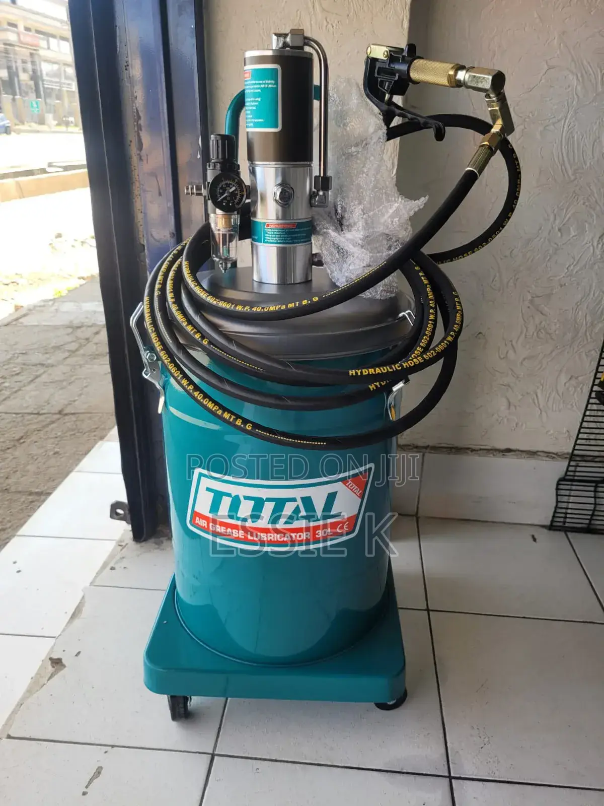 30l Pneumatic/Air Greasing Bucket
