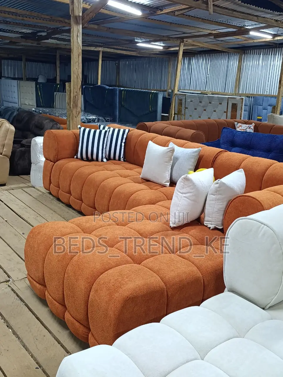 Inviting Spacious 6 Seater Bubble L Seat