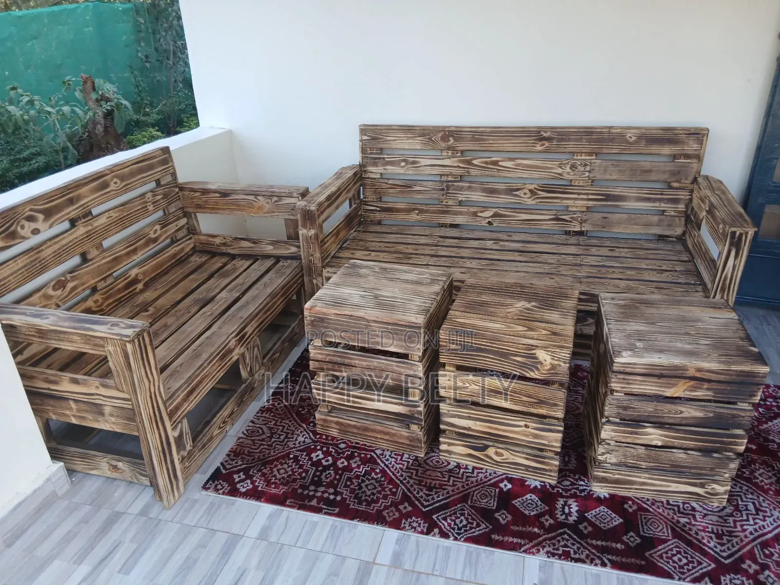 5 Seater Pallet Seats With a Set of Stools