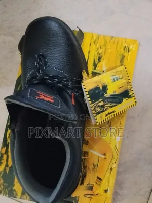 Black Industrial Safety Boots With Steel Toe Slip‐Resistant Sole