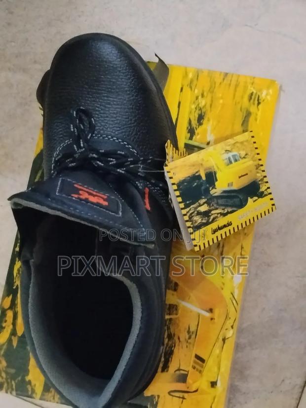 Black Industrial Safety Boots With Steel Toe Slip‐Resistant Sole