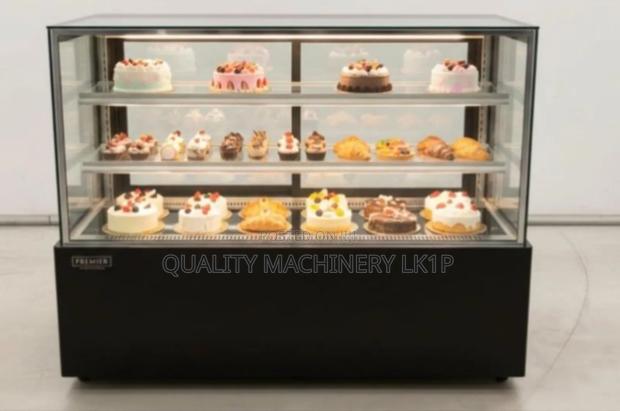 Convenient Commercial Cake Display Chiller - 1.5 Meters Black